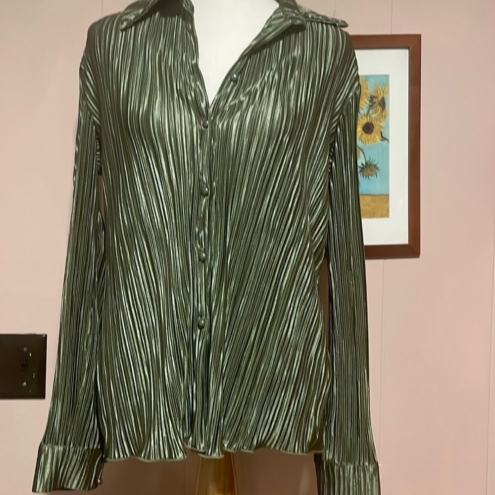 Beautiful green 2 piece shorts and long shirt